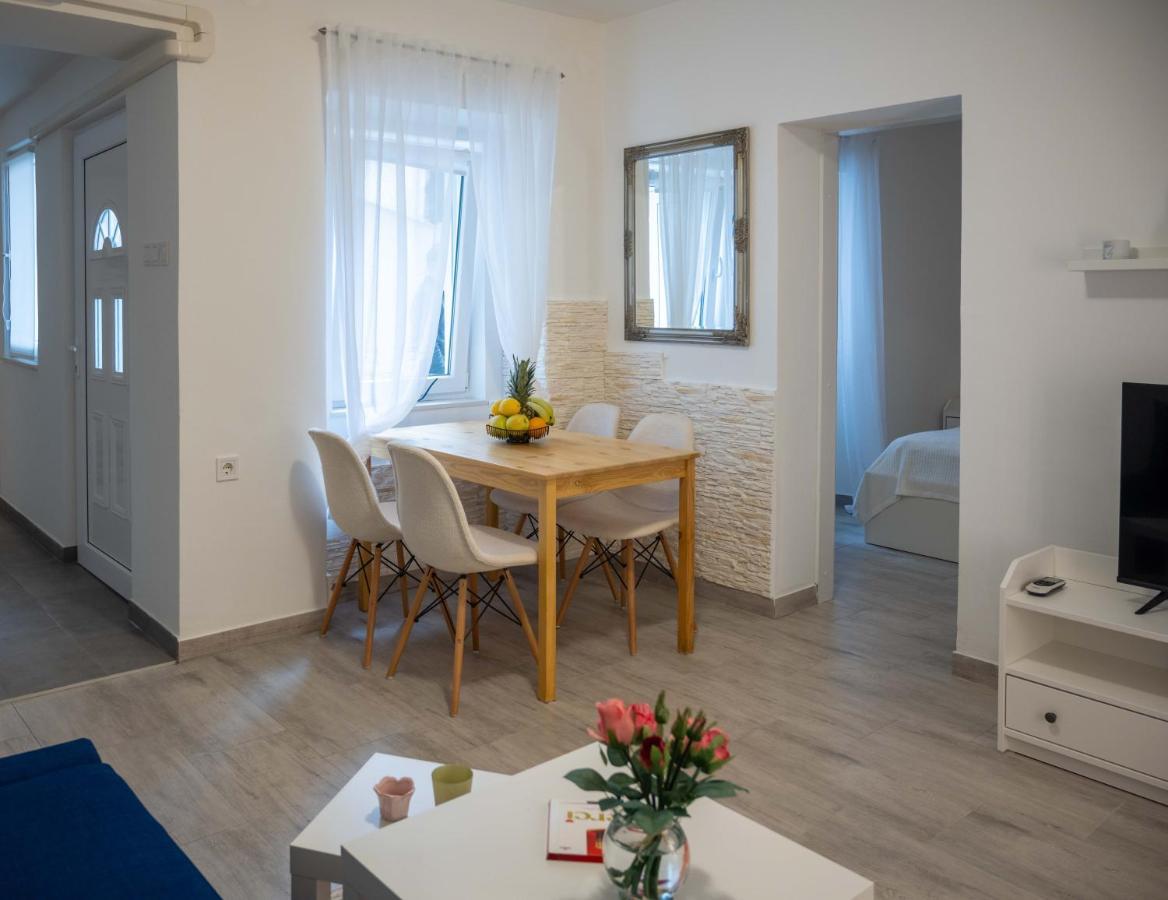 Apartment Montona Pula Bagian luar foto