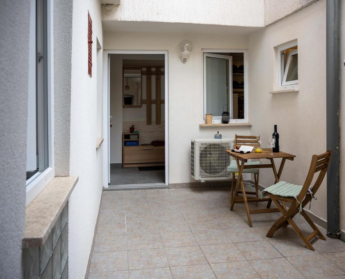 Apartment Montona Pula Bagian luar foto